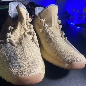 Yeezy 350 V2 “Linen” size 11.5